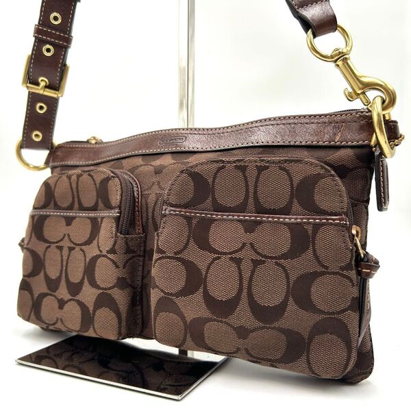 美品 コーチ COACH アクセサリーポーチ ショルダーバッグ ワンショルダー 肩掛け シグネチャー レザー キャンバス ブラウン