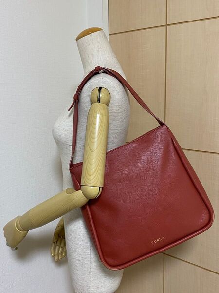 FURLA 赤 レザー 本革 ショルダーバッグ ハンドバッグ 2WAY トートバッグ レディース