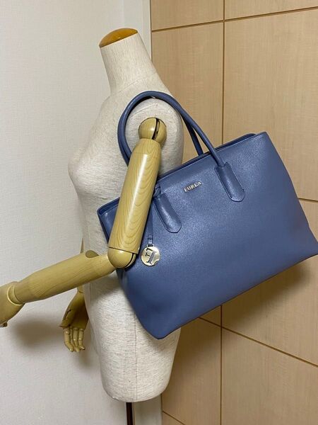 FURLA トートバッグ ハンドバッグ ライトブルー 本革レザー A4収納 大容量 肩掛け レディース