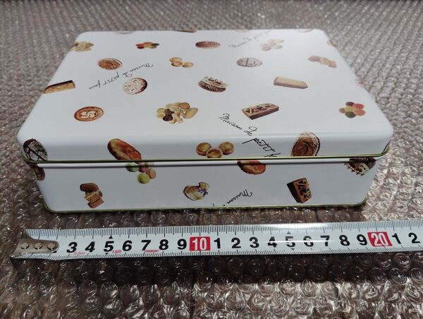 メゾンドプティフール クッキー缶 空き缶 お菓子缶 約21×15.5×5.5cm リボン付き