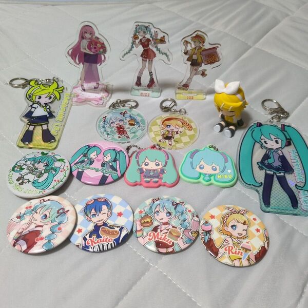 初音ミク グッズまとめ売りバッチ、キーホルダーなど