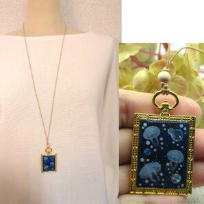 宇宙クラゲと夜の雪の結晶リバーシブルペンダント