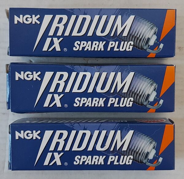 (未使用)NGK IRIDIUM IX スパークプラグ BKR6EIX-11 4272 3個セット