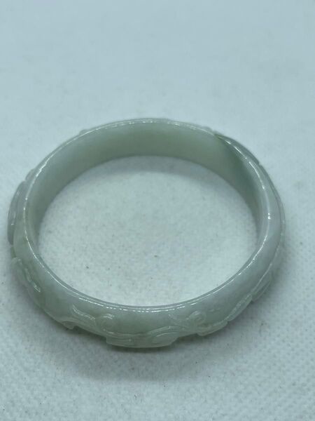 高品質 ヒスイバングル 翡翠腕輪、彫刻あり、天然石ヒスイ 内径約56.6mm