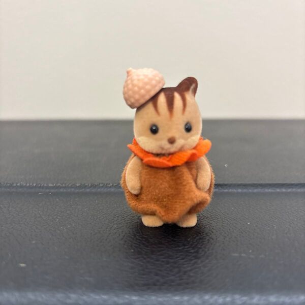 くるみリスの赤ちゃんとどんぐり帽子 シルバニアファミリー 森であそぼシリーズ