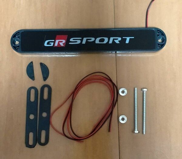 GR SPORT LEDエンブレム TOYOTAトヨタ ハリアープリウス マークX C-HRスープラヤリスヴォクシー 86 コペン