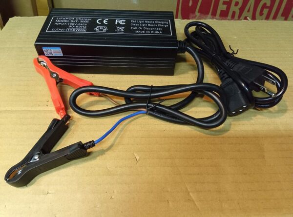 リン酸鉄リチウムイオンバッテリー充電器20a 12v 新品