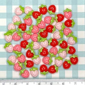 NO.109 ミニサイズ デコパーツ ミニミニいちご 30個250円