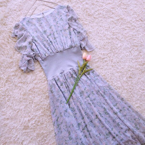 《tocco closet》ウエストリブ切り替えフラワープリントオープンショルダーワンピース