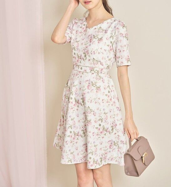■最終価格《tocco closet》ウエストライン入りVネックフラワープリントワンピース