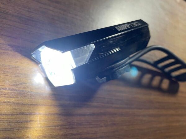 美品 Cateye 130ルーメン コンパクト充電式ライトAMPP130