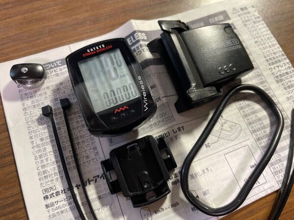 美品 Cateye コンパクトワイヤレスサイコン、Strada Wireless CC-RD300W