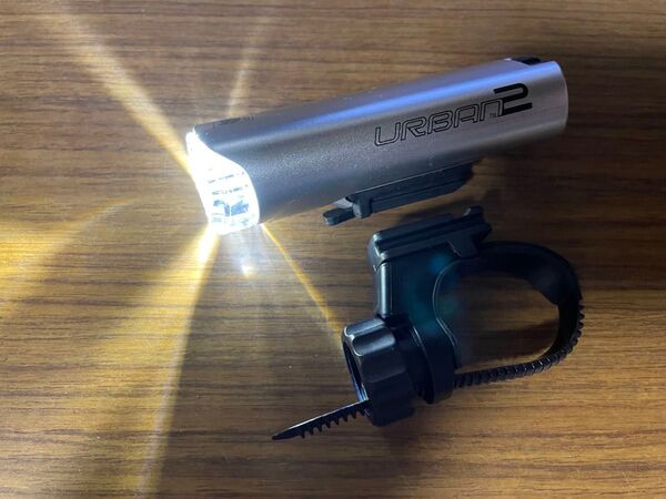 美品 Cateye 1700カンデラ 乾電池ヘッドライト URBAN2: HL-EL160