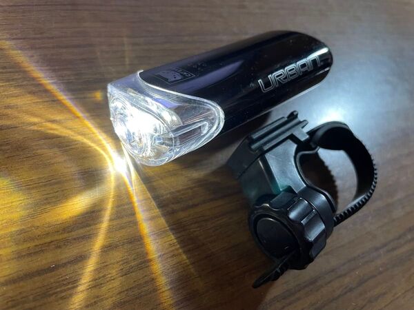 美品 Cateye 800カンデラ 乾電池式自転車用ヘッドライト HL-EL145 Urban