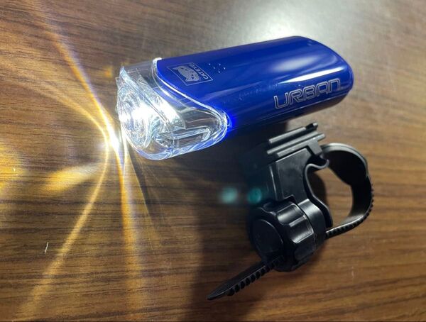 美品 Cateye 800カンデラ 乾電池式自転車用ヘッドライト HL-EL145 Urban