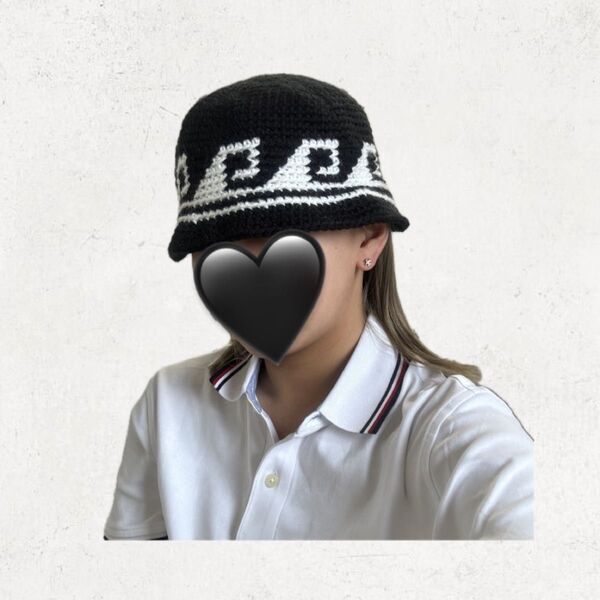 男女兼用 クラッシャーハット クロシェハット ビーニー ニット帽 ハンドメイド 古着 波模様 黒白