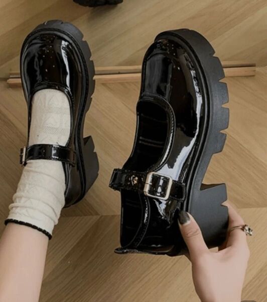 黒いメリージェーンシューズ