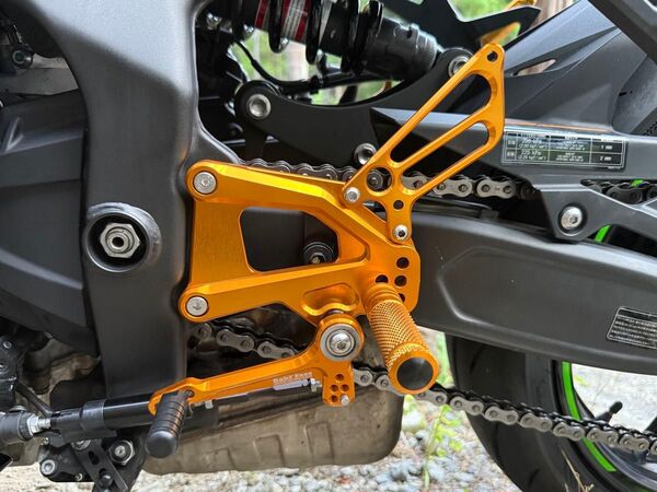 ベビーフェイス バックステップ kawasaki Zx25r用 正シフト