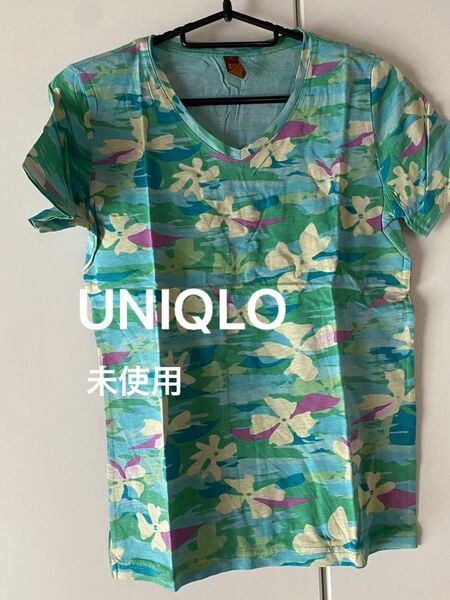 ユニクロ 未使用 花柄 Tシャツ カットソー 半袖 Vネック トップス S