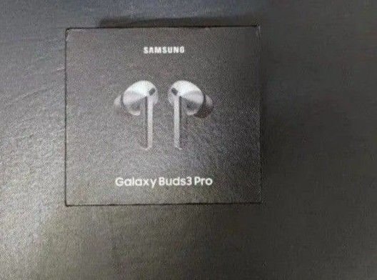 新品未開封Galaxy Buds3 Pro Silverサムスンの最新ワイヤレスイヤホン、Galaxy Buds3 Pro