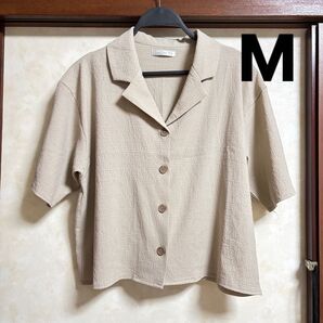 エンボス加工 シャツ Mサイズ ベージュ シャツ シャツ ブラウス 半袖 オープンカラー しまむら