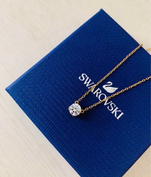 スワロフスキーConstella ペンダント ラウンドカット ゴールド