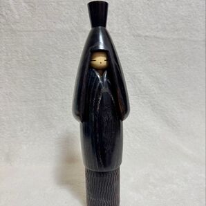 希少 在銘 向山作 伝統的な黒色の木製こけし 日本人形