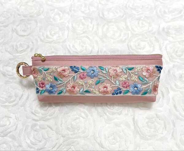 ペンポーチ☆華やかインド刺繍リボン☆スモーキーコーラル☆カラビナリング付き☆撥水加工生地使用☆ハンドメイド
