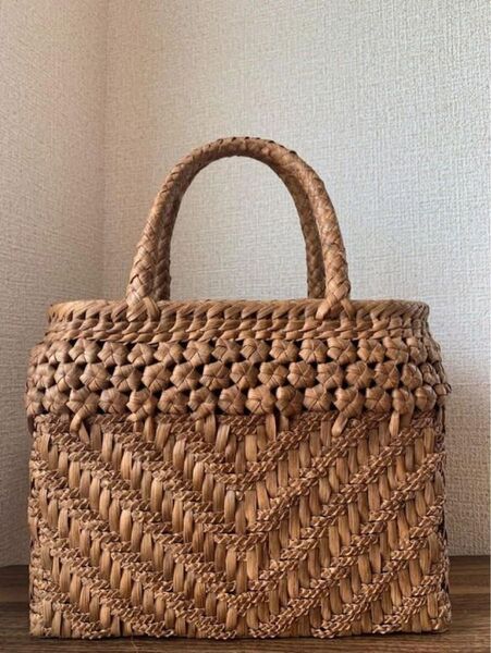 山葡萄籠バッグ 手作り 山葡萄かごバッグ 花編み、三つ編み 内布あり