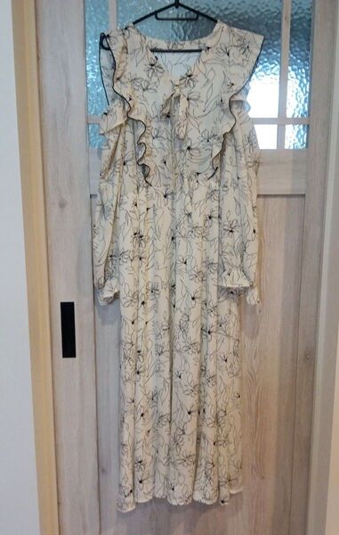 ☆美品☆しまむら はなゆんさんコラボ 花柄 ロング ワンピース 花柄 長袖 総柄 LLサイズ ゆったり ホワイト