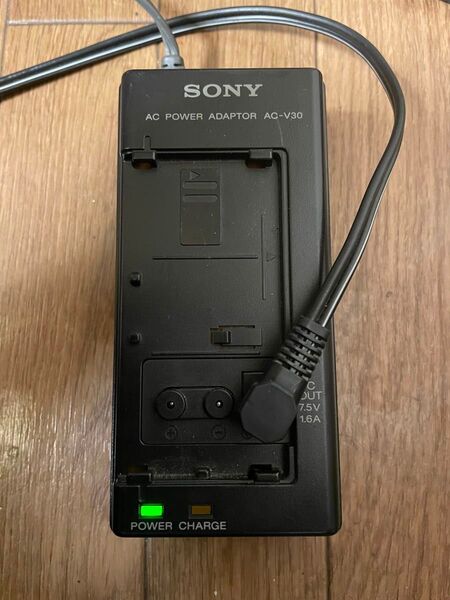 充電器 SONY ソニー AC-V30 通電確認済 ブラック バッテリーチャージャー