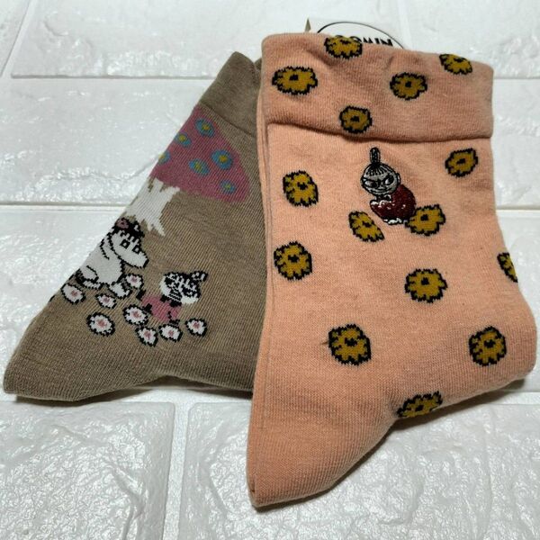 新品MOOMIN靴下2足組 LillaMyミムラ姉さん リトルミイ スノークのおじょうさんムーミン谷のなかまたち トーベ・ヤンソン