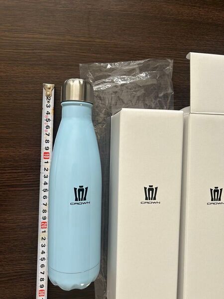 非売品クラウンステンレスボトル500ml 1本、ピンバッジ2ケです。未使用品