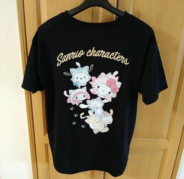 新品 ハローキティTシャツ サンリオTシャツ