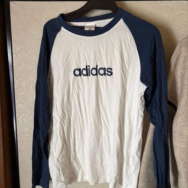 adidas ロンT