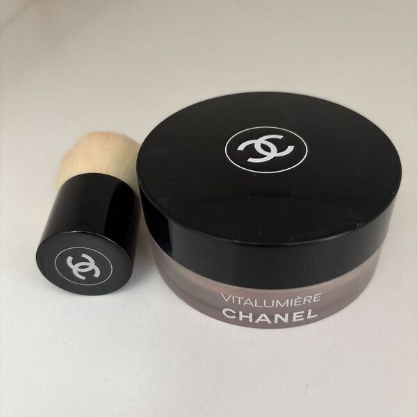 CHANELヴィタルミエール ルース パウダー ファンデーション N°20