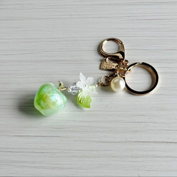 ミセスグリーンアップル じゃらじゃらキーホルダー バッグチャーム りんごの花 ハンドメイド