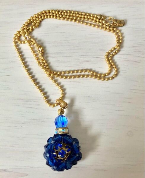 ネックレス ガラス ゴールド ブルー 上品 華やか ビーズ アクセサリー ハンドメイド 香水瓶