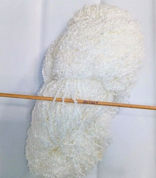 未使用 新品 カセ糸 ファンシーヤーン パールホワイト 1カセ 約210g 日本製
