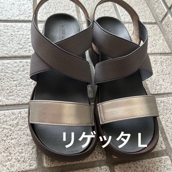 Lサイズ リゲッタ クロスベルトサンダル シルバー ソックスを履き試着。足楽