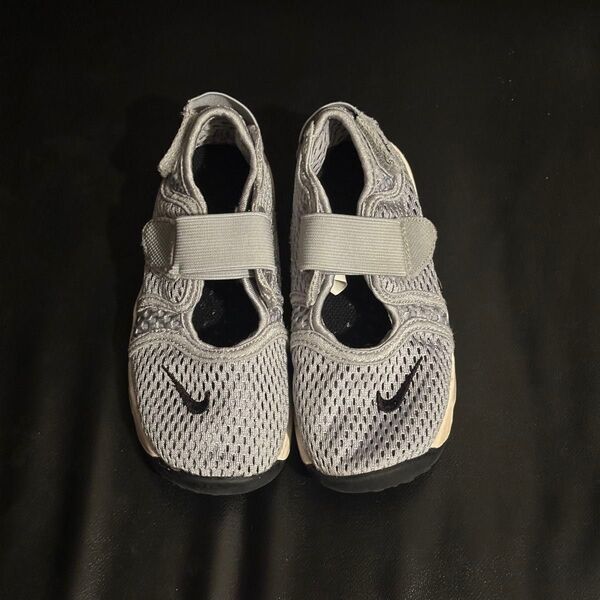 【美品】 Nike ナイキ エアリフト 16cm グレー キッズサンダル キッズスニーカー 水遊び