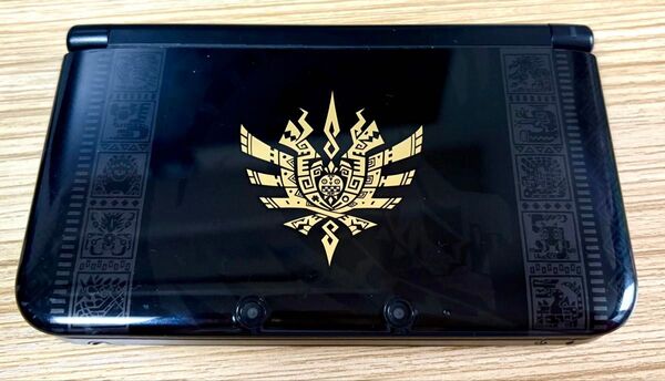 【希少】Nintendo 3DS LL モンハンモデル 本体、モンスターハンター4gソフト、4GBメモリカード付き