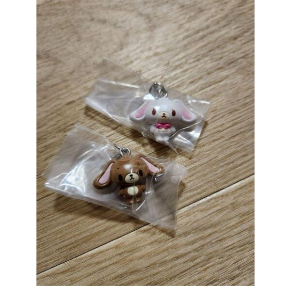 新品未使用 サンリオ めじるしアクセサリー しろうさ くろうさ