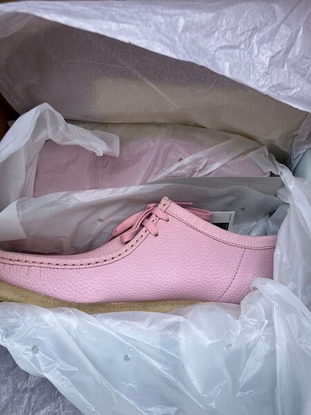 Supreme × Clarks Reflective Wallabee "Pink"
