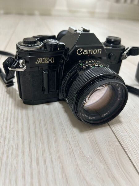 Canon AE-1 フィルムカメラ FD 50mm F1.4 レンズ付き