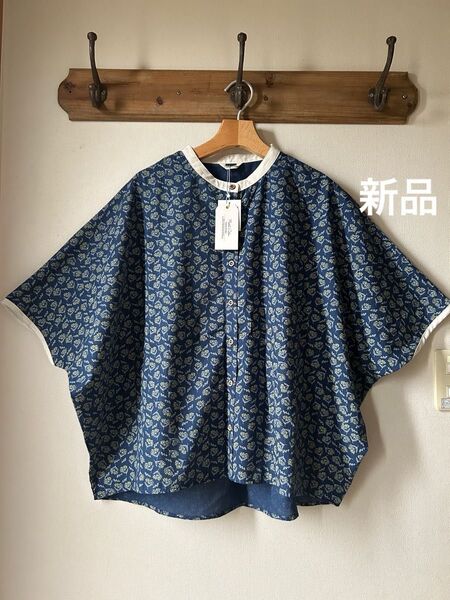 ナチュラル系 ポンチョ風 小花柄ブラウス ネイビー フリーサイズ