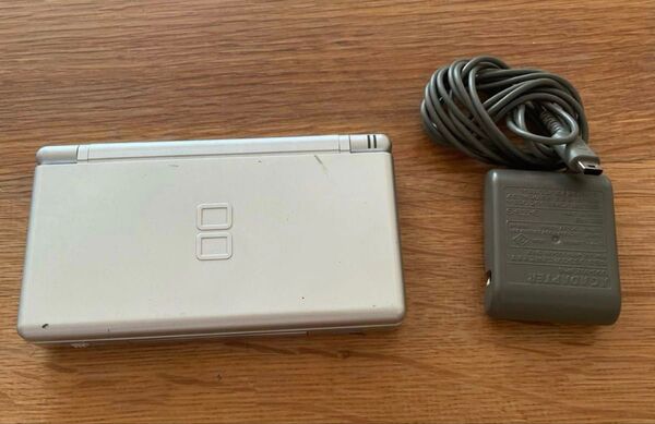 ニンテンドーDS Lite シルバー 本体 ACアダプター、タッチペン付き