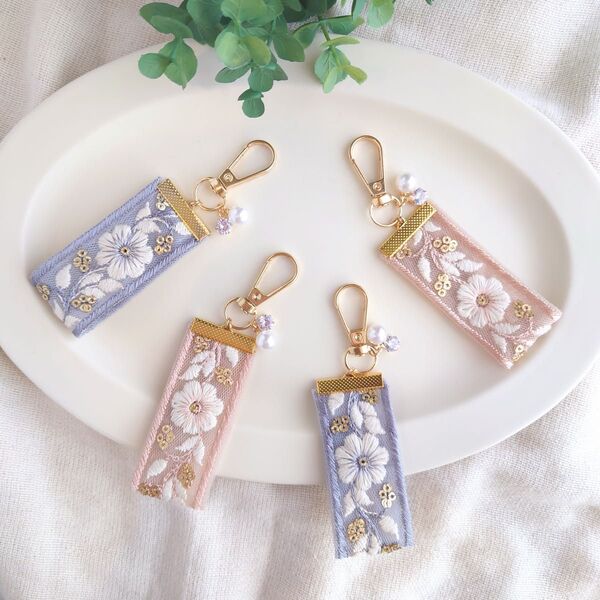 インド刺繍りぼん チャーム キーホルダー バッグ ポーチ【管理No.382】ハンドメイド