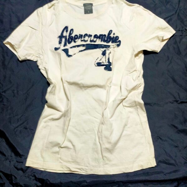 日本未発売Abercrombie & Fitch Tシャツ Sサイズ オフホワイト 古着
