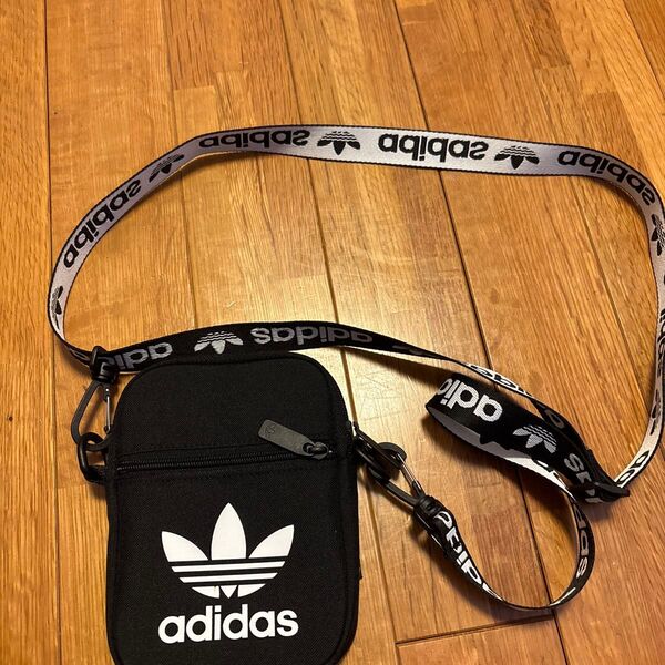adidas ショルダーバッグ ブラック ロゴ入り